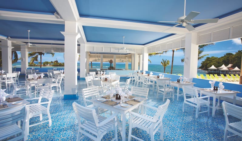 Couples Tower Isle-Patio Restaurant_4158